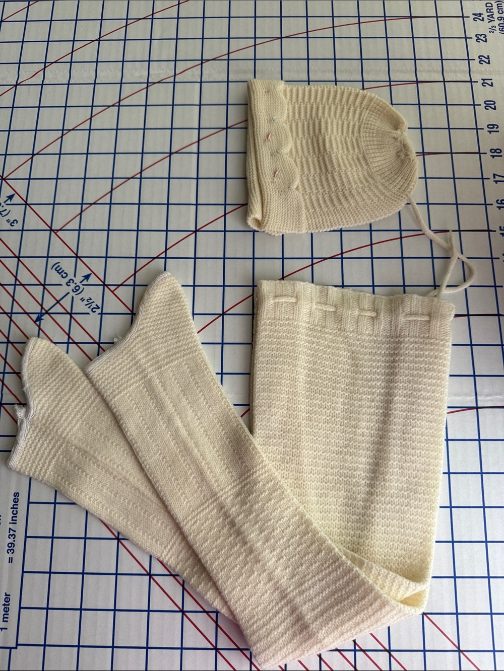 Vintage 1940s 50s Baby Knit Bonnet & Leggings Set Cream Over-Shoe Gaiter Style